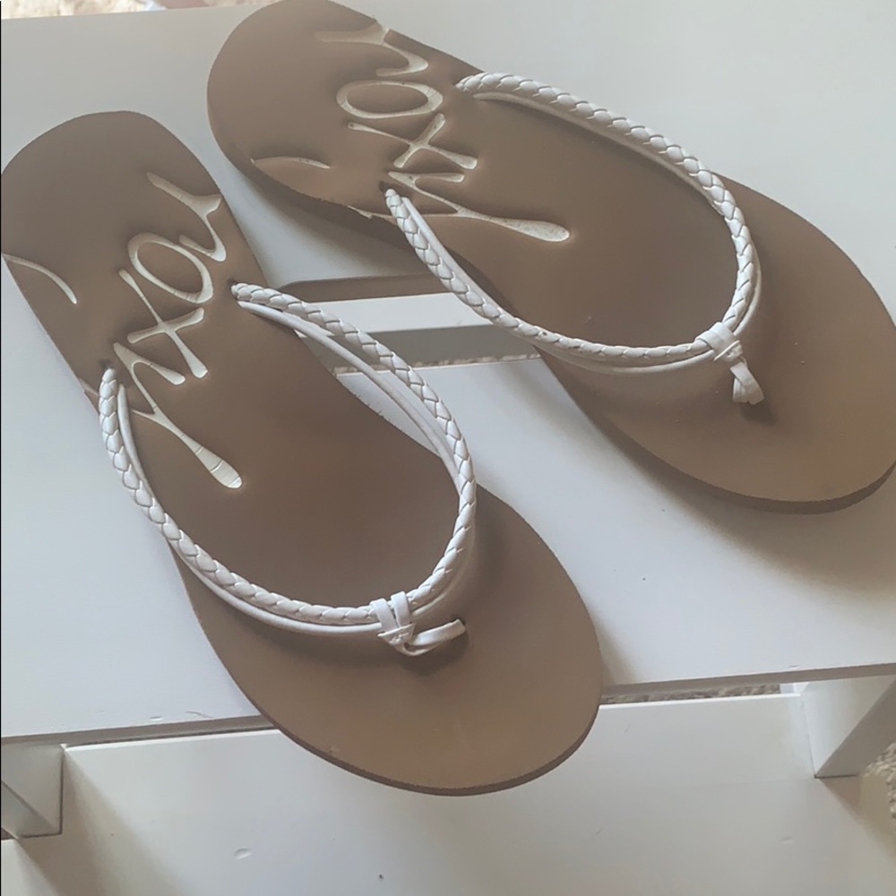 Roxy tan flip-flops